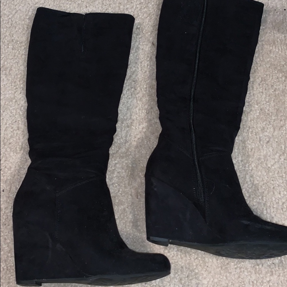 Women’s black boots